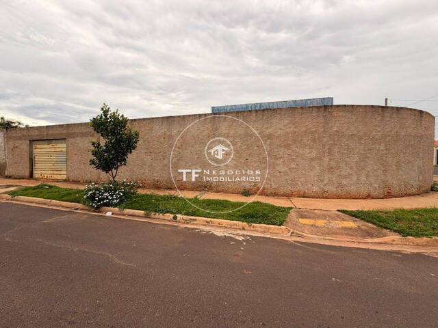 #448 - Casa para Venda em Araraquara - SP - 2